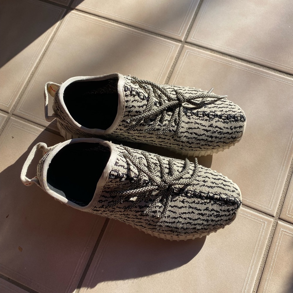 Yeezy - Picture 2 of 6